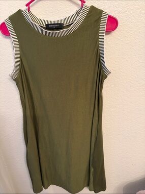 Green sleeveless dress